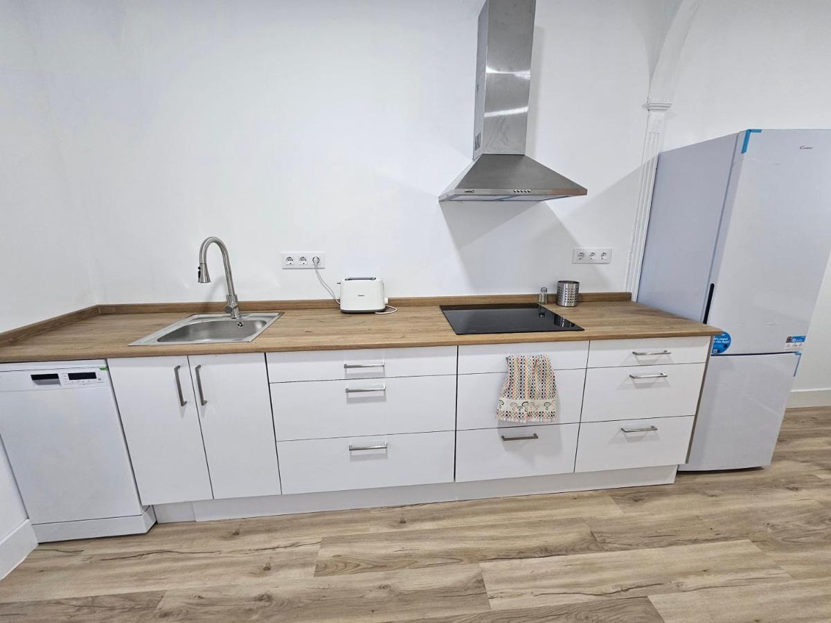 Apartamentos En El Centro - Plaza De Amboage - Wifi Ferrol Buitenkant foto