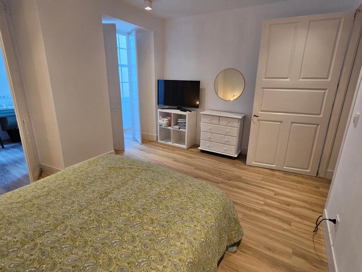 Apartamentos En El Centro - Plaza De Amboage - Wifi Ferrol Buitenkant foto