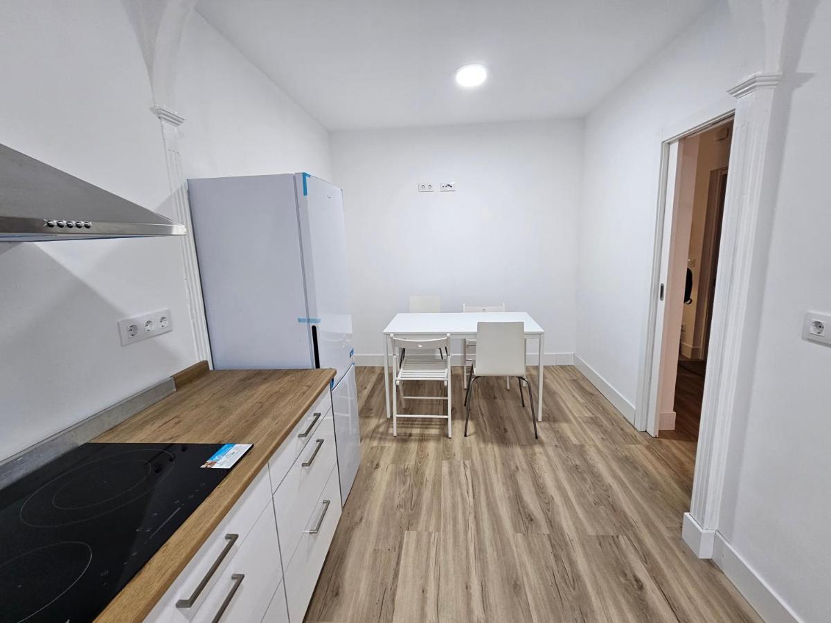 Apartamentos En El Centro - Plaza De Amboage - Wifi Ferrol Buitenkant foto